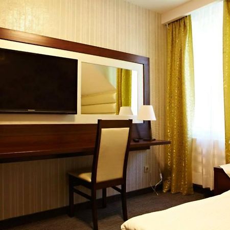 Maxima Hotel Wolanów Eksteriør bilde