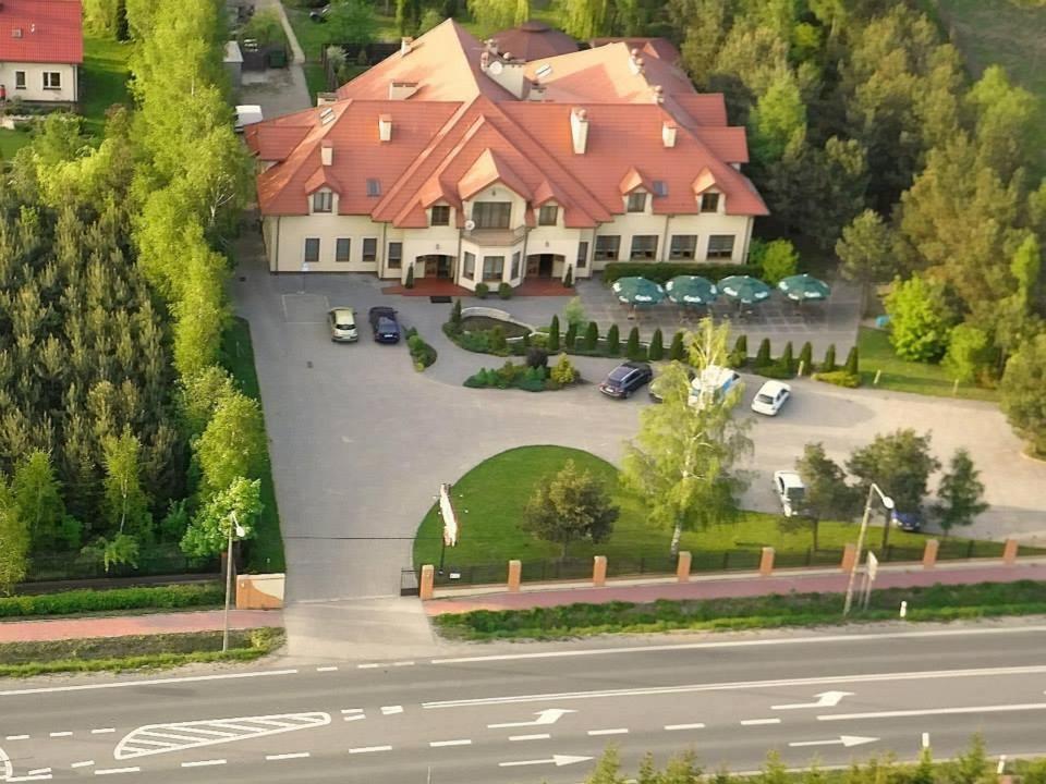 Maxima Hotel Wolanów Eksteriør bilde